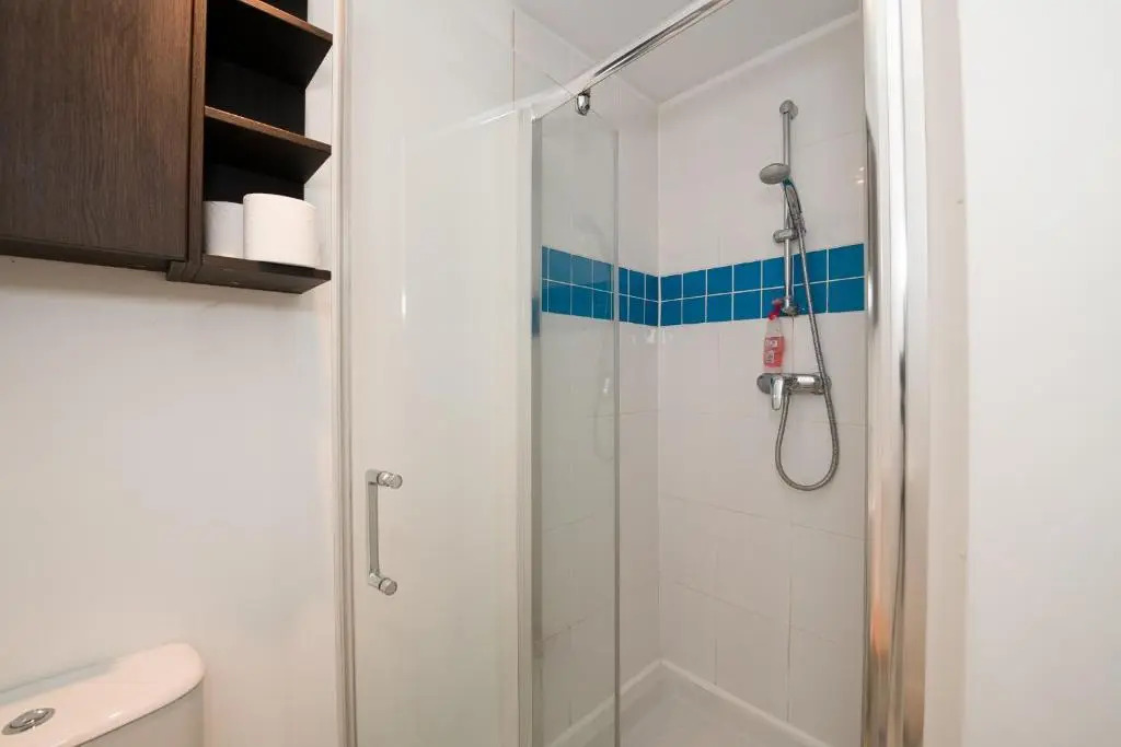 Great family flat just 10 mins walk to beach