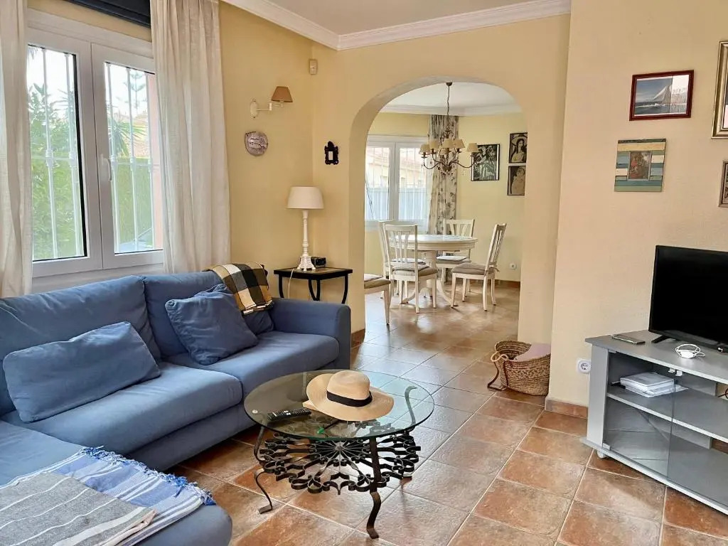 Villa con jardín en Oliva Nova Golf a 100m de la playa