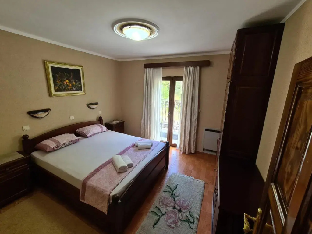 Villa Deloik Hill House