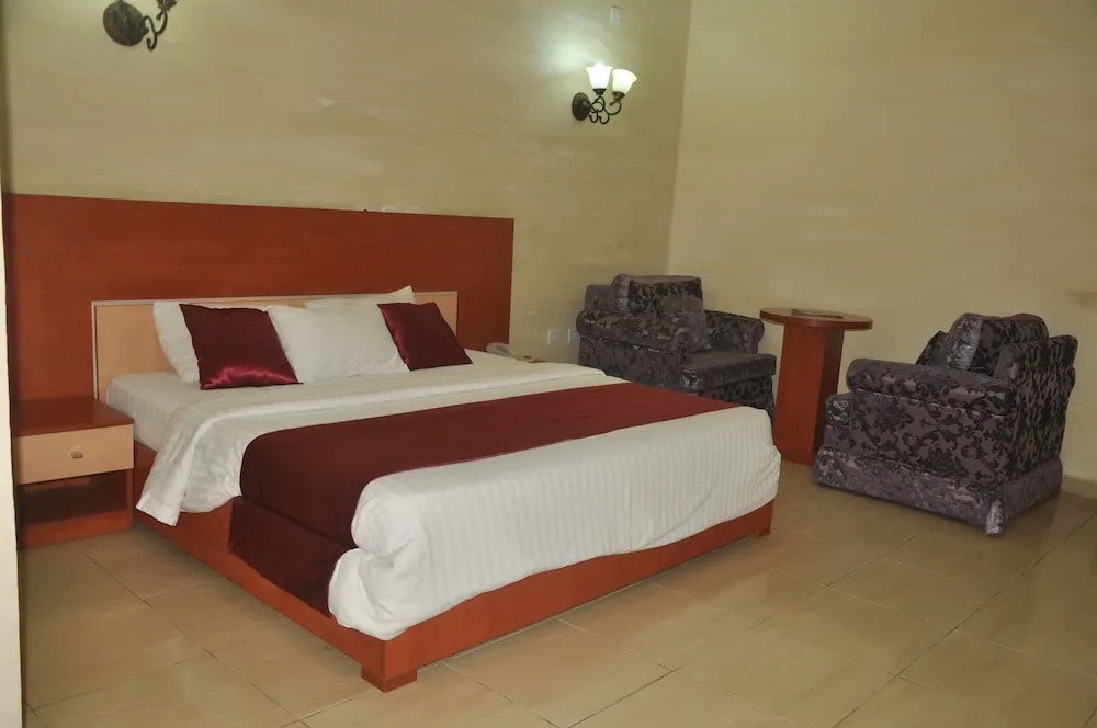 Top Rate Hotel