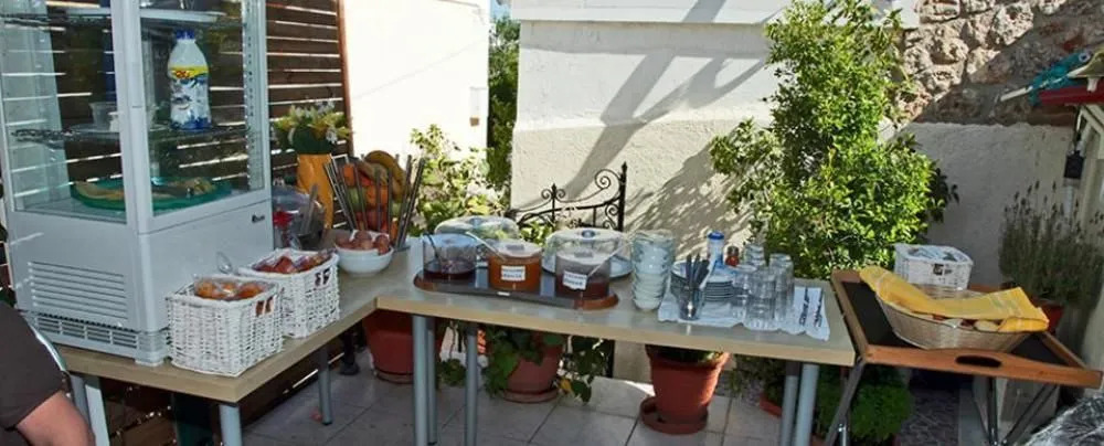 Tonia Hotel