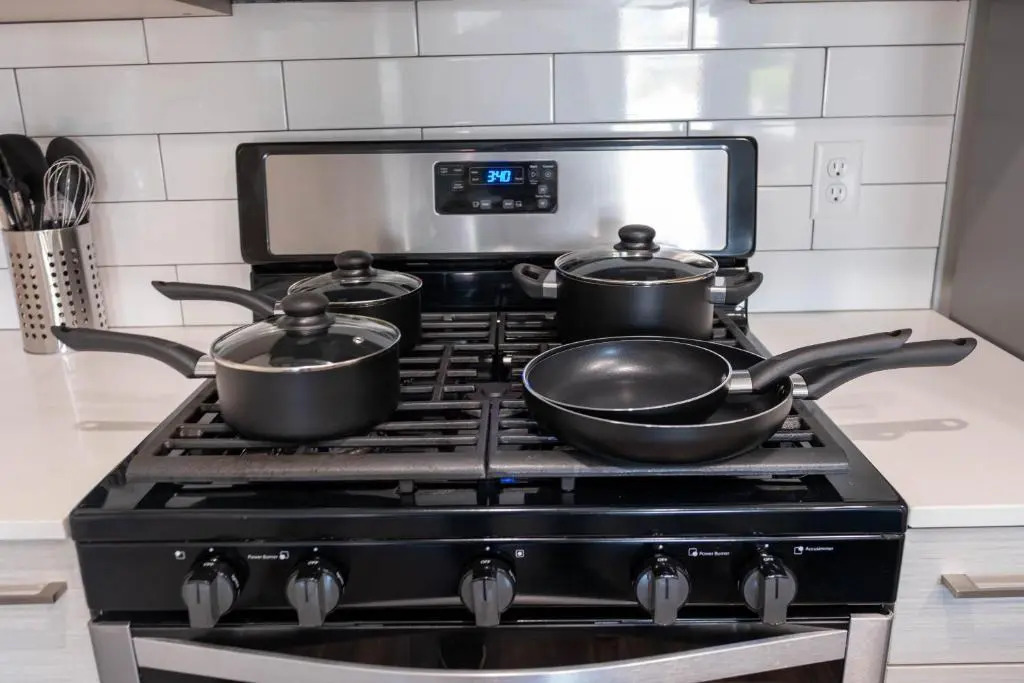 Luxe Downtown Condo with Amenities 22
