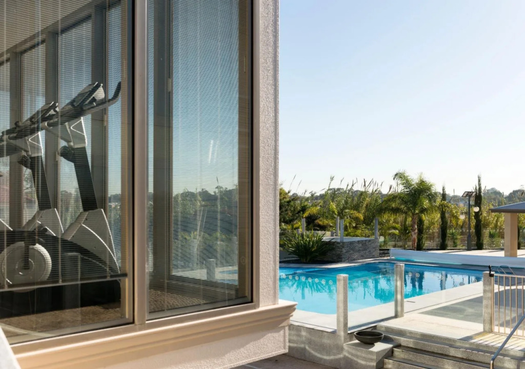 Swan River Hotel