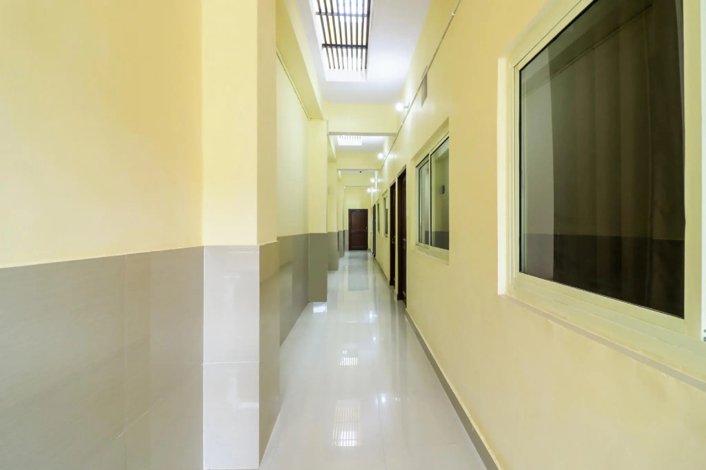 OYO 45428 MG Residency