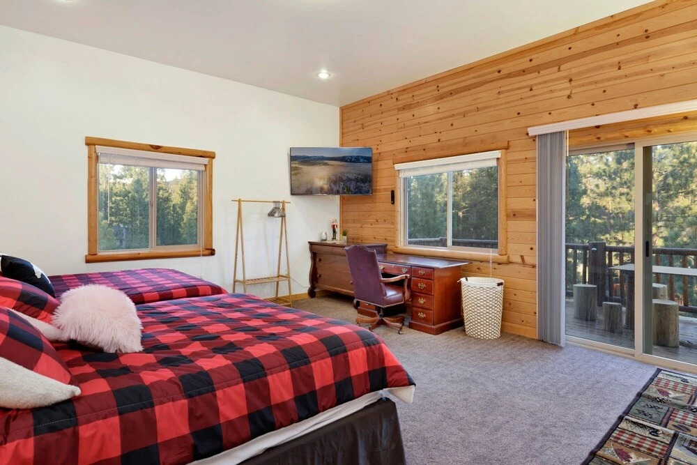 2070-five Bears Cabin 6 Bedroom Home by Redawning