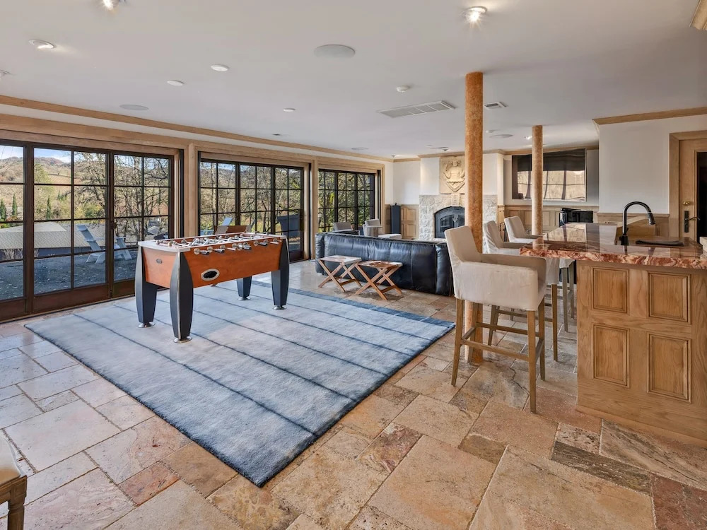 Incredible Gated Vineyard W/ Pool & Pub 3 Bedroom Home