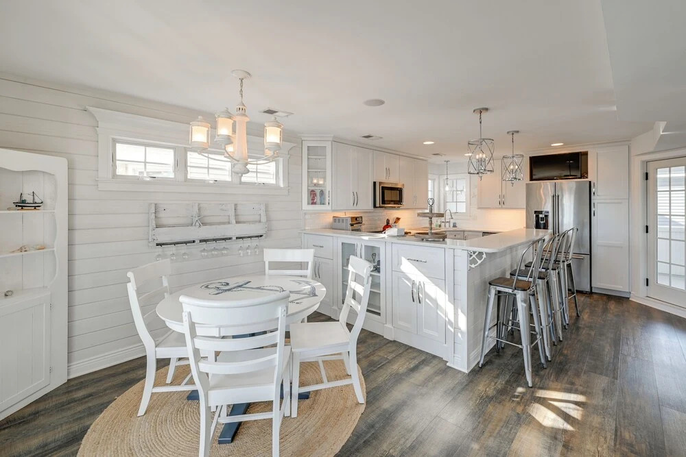 Family Home w/ 5 Decks! Fantasy Island Down Street