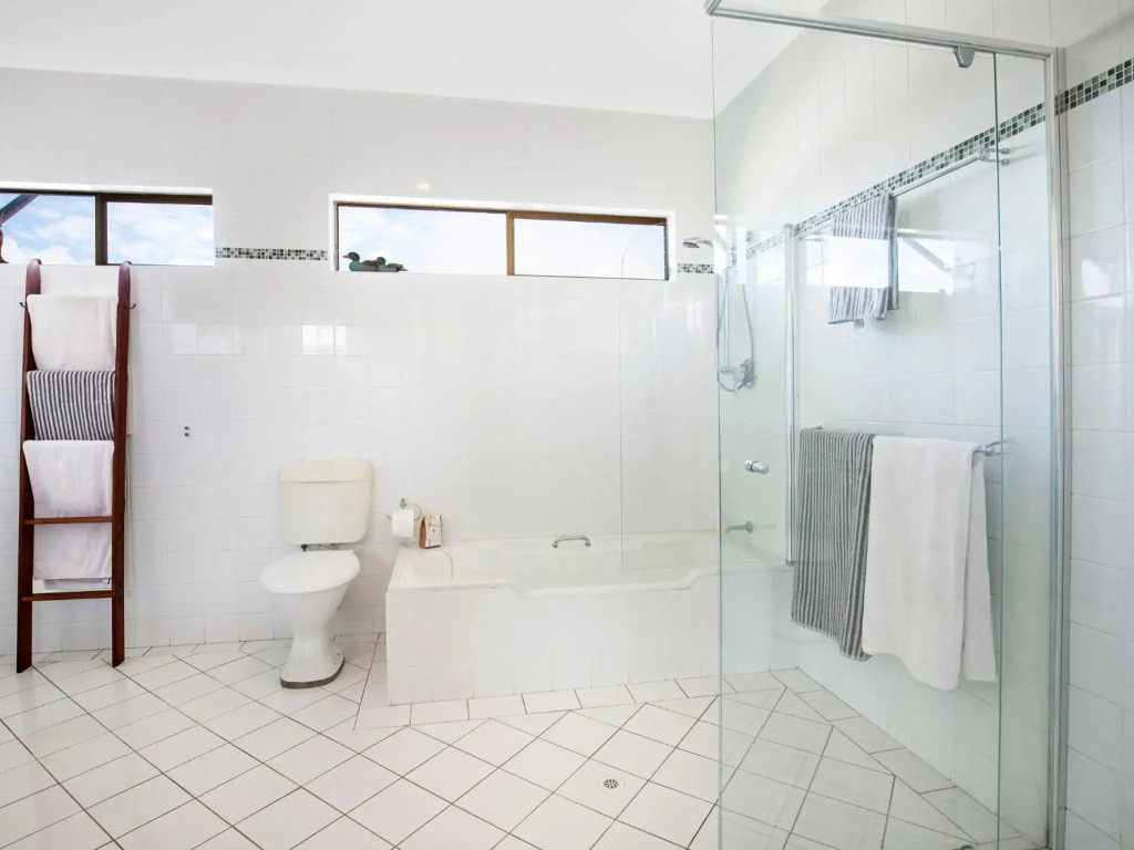 Saltbush Cottage Pet Friendly 1 Min Walk to Beach