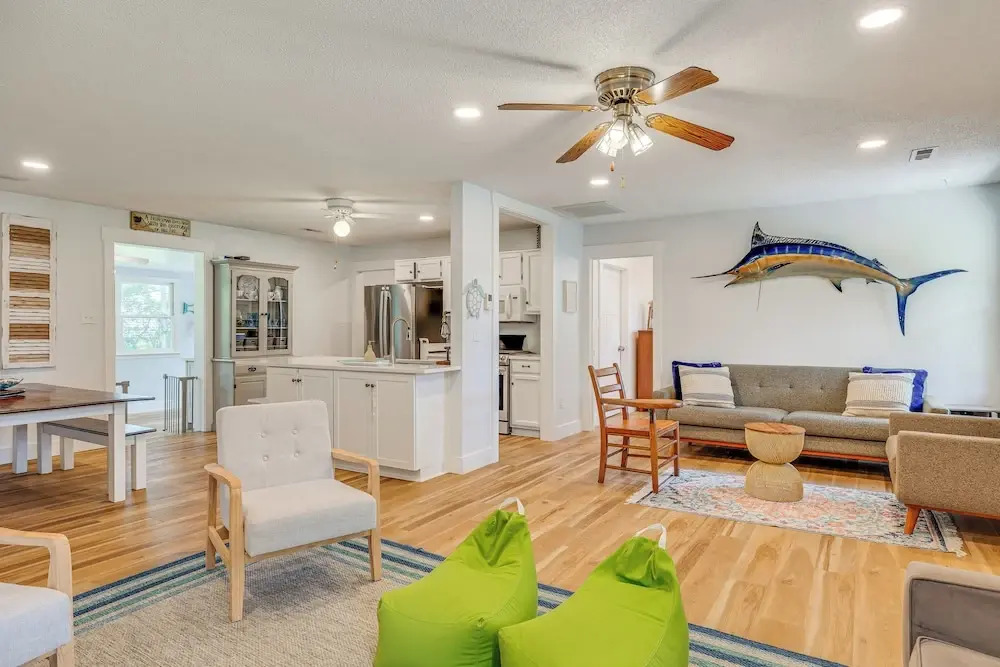 4 Mi to Radio Island Beach: Family Cottage