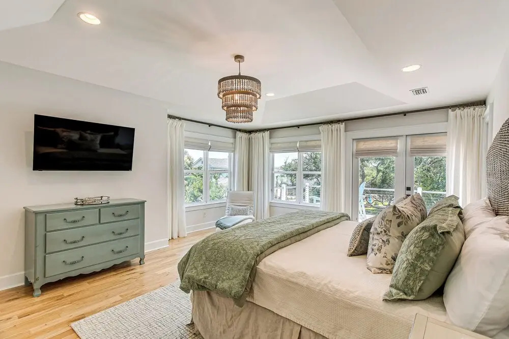 Spacious Jekyll Island Home: Steps to the Ocean!