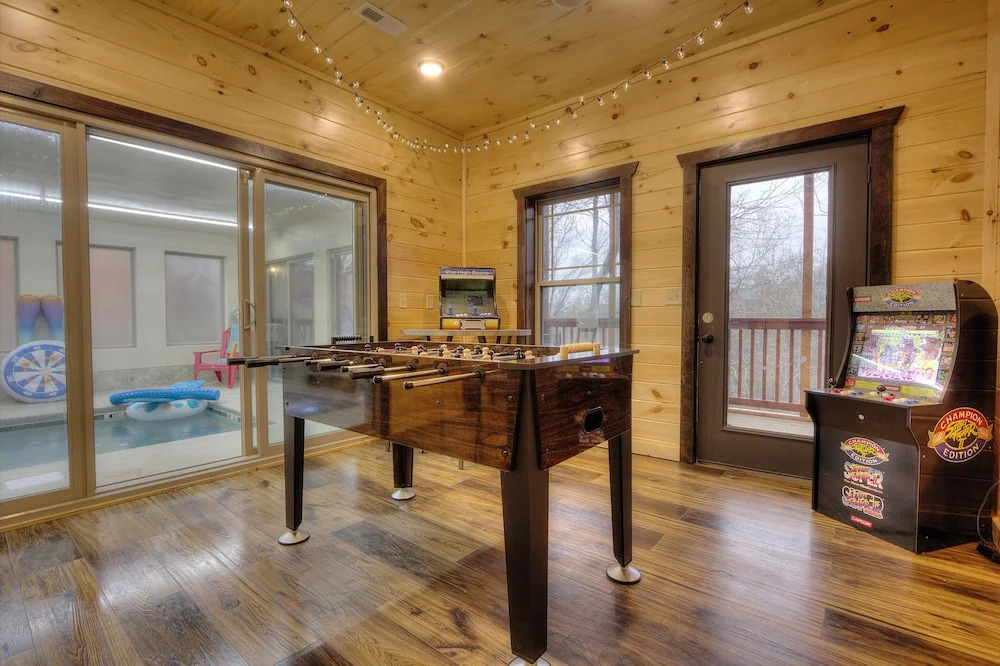 TOT NEW Cabin w/ Indoor Pool & HOT TUB Game Room & Video Wall