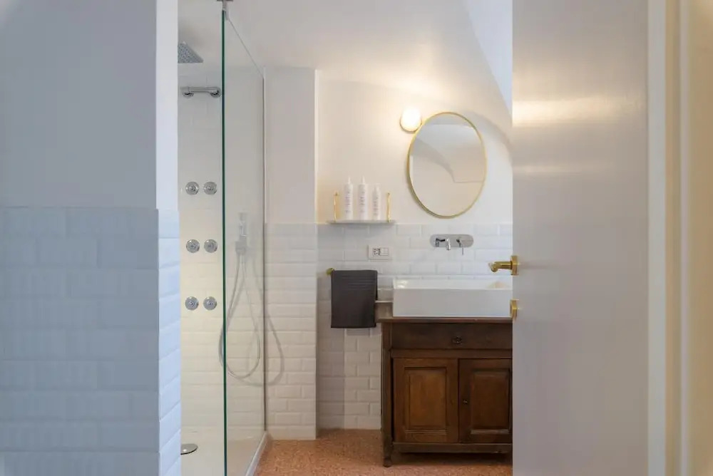 1940 Luxury Accommodations - Rubino Boutique Apartment