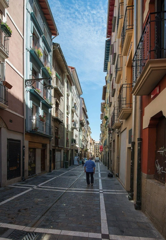Heart of Pamplona Apartments I by clabao