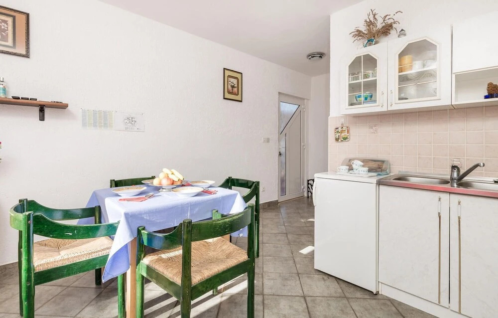Nice Apartment in Cesarica With Wifi and 1 Bedrooms
