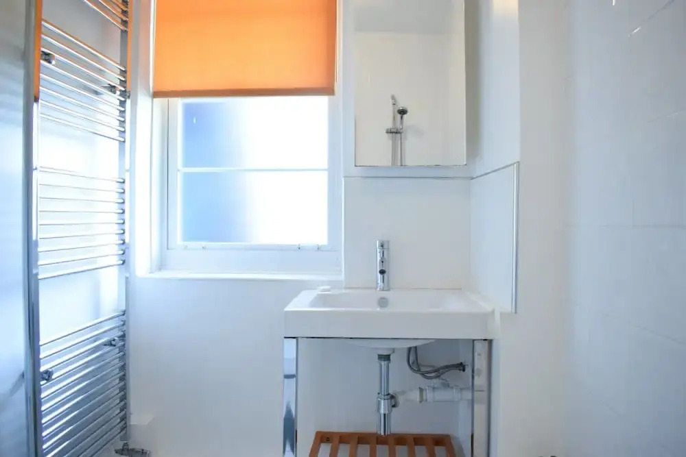2 Bedroom Flat Near Tower Hill