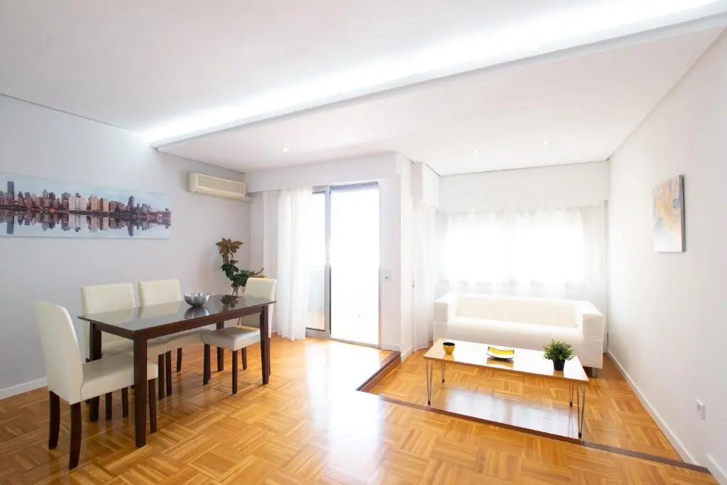 Light and bright apartment in central Valencia