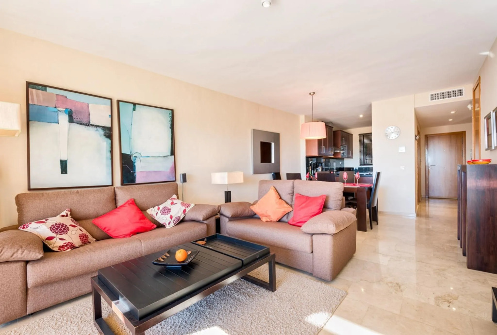 Malibu 6 -lux. 2BR Sea View Condo in Club la Costa