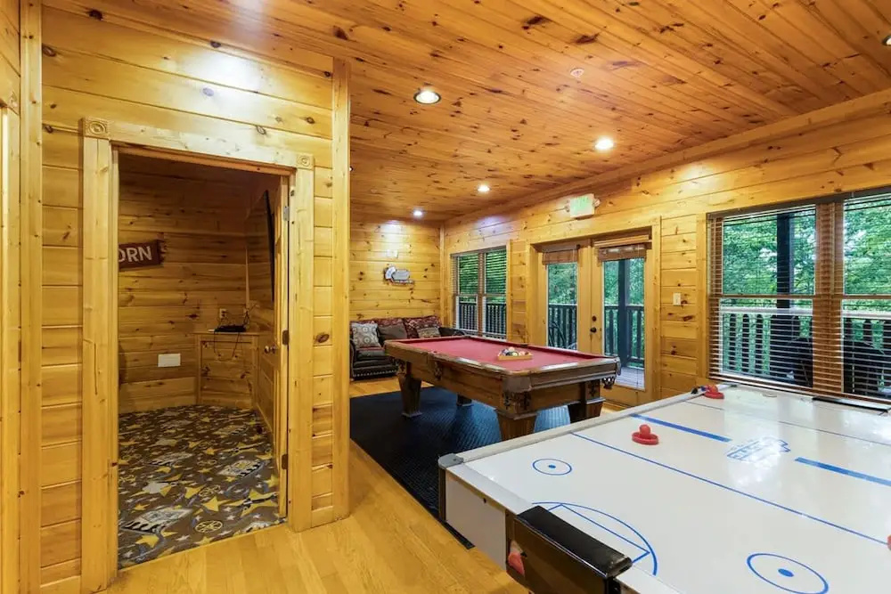 Dogwood Grand Cabin Hot tub and Games