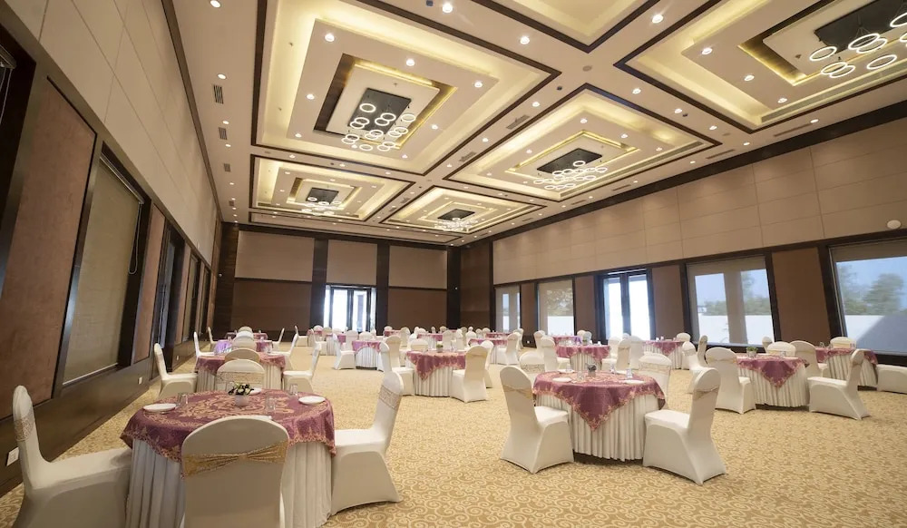 HOTEL RAJHANS ABHINANDAN