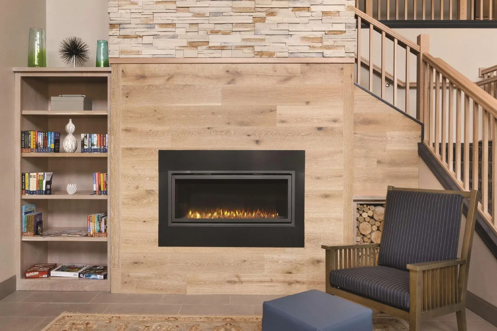 Country Inn & Suites by Radisson, Detroit Lakes