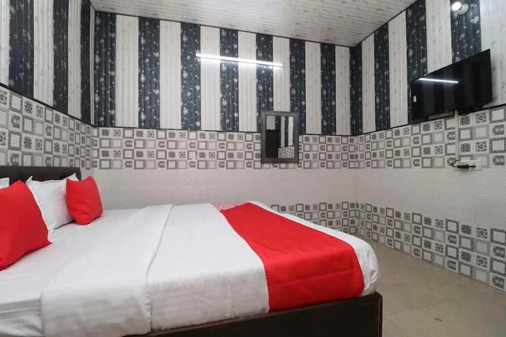 OYO 28409 Hotel Big City