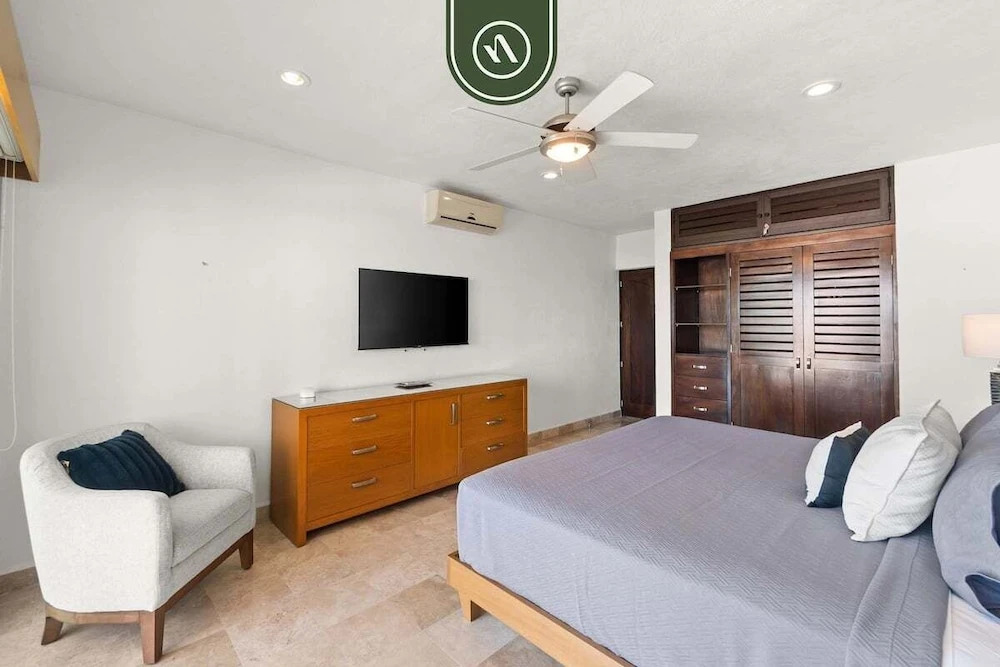 Stunning 2 BR Condo - Oceanview Terrace - Downtown