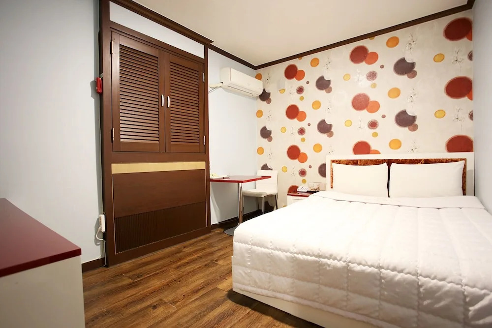 Gapyeong (Cheongpyeong) Theme