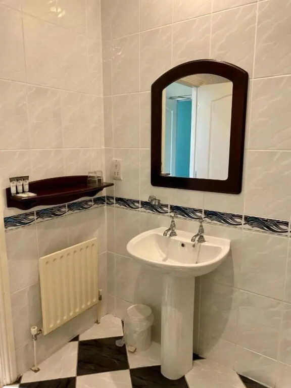 Twin Trees Hotel & Brusna Falls Leisure
