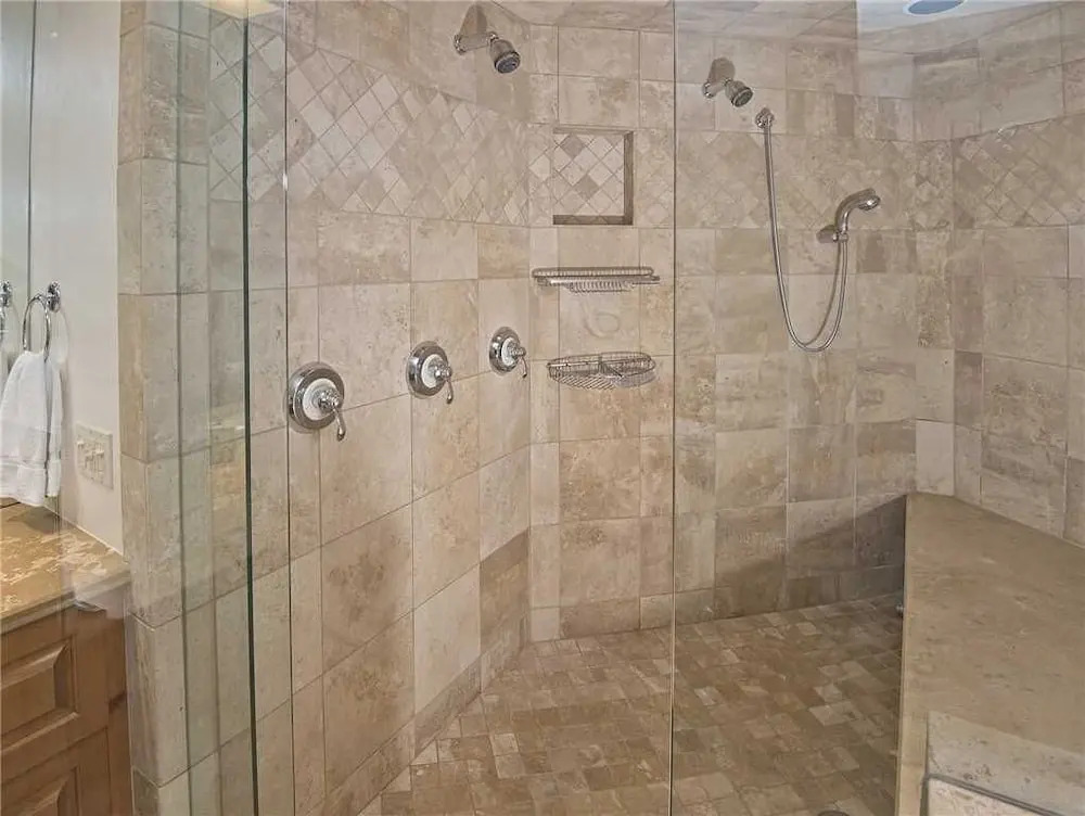 Holden Road Residence 5 Bedrooms 6 Bathrooms Condo