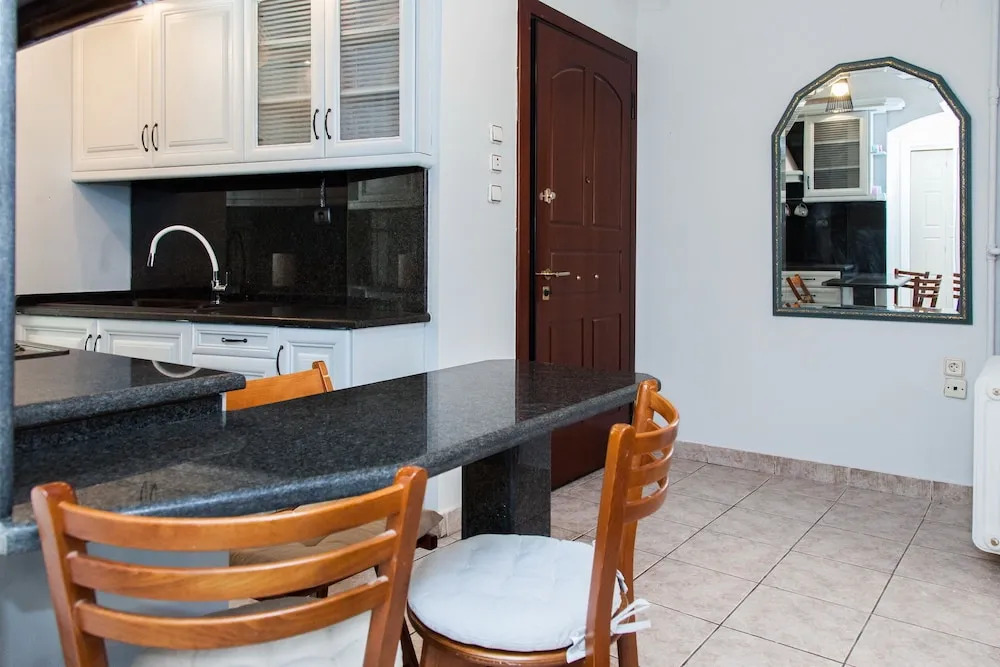 Brand new apt in central Athens