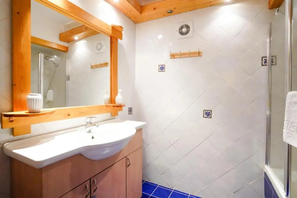 Stylish 2BR Apartment with Balcony - Yalarent