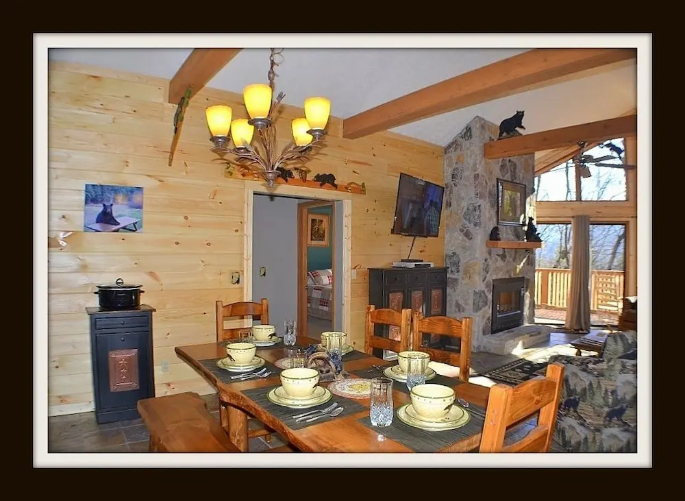 Rast Court Cabin 1016 - 4 Br cabin by RedAwning