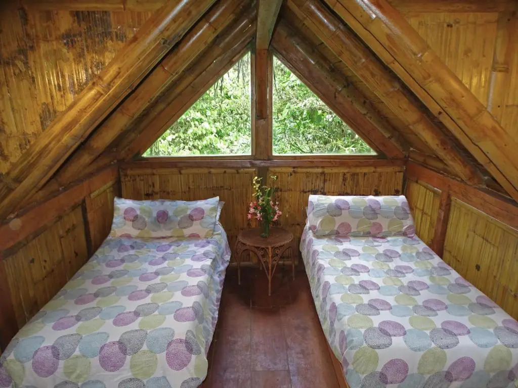 Sacha Urco Lodge -Private Cloud Forest Reserve in Mindo- Lugar remoto- 4x4 recommended