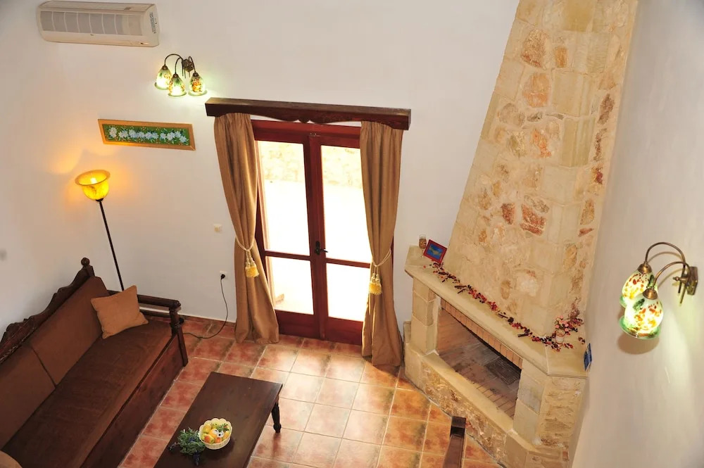 Elicriso Villa