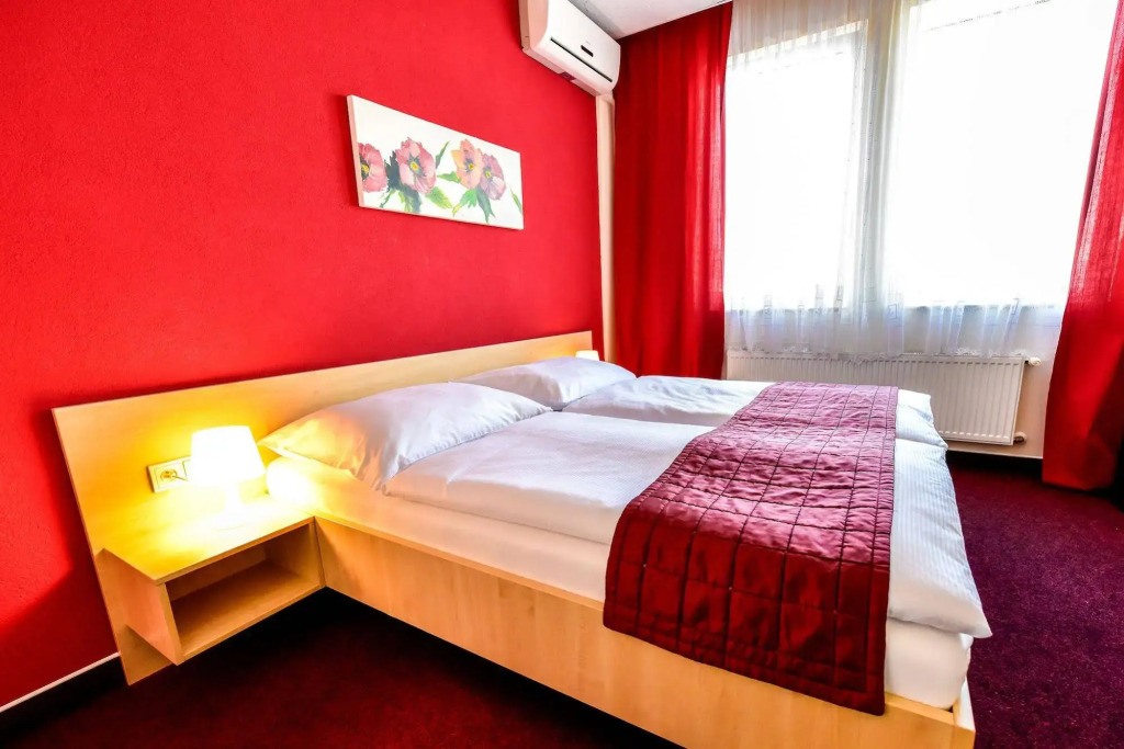 City Hotel