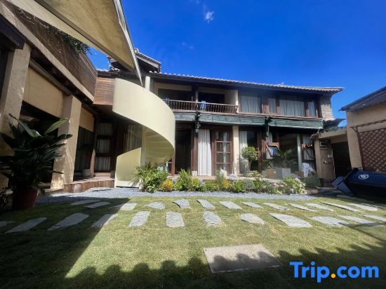 Dali Azhen and Ayue Homestay (Erhai Longkan Branch)