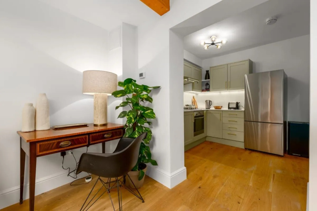The Victorian House - Enticing 3bdr House With Garden