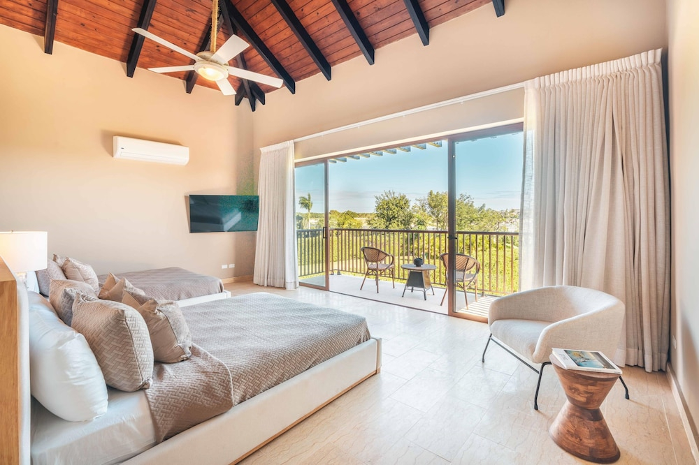 Modern Villa w Pool bbq at Green Village ABB