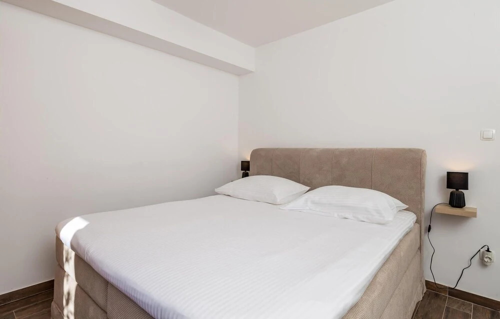 Amazing Apartment in Cres With 1 Bedrooms and Wifi