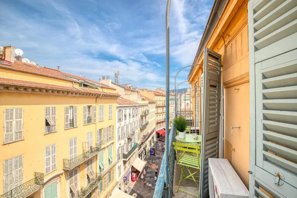 Massena Street - 1 Bdr Duplex with AC & Parking