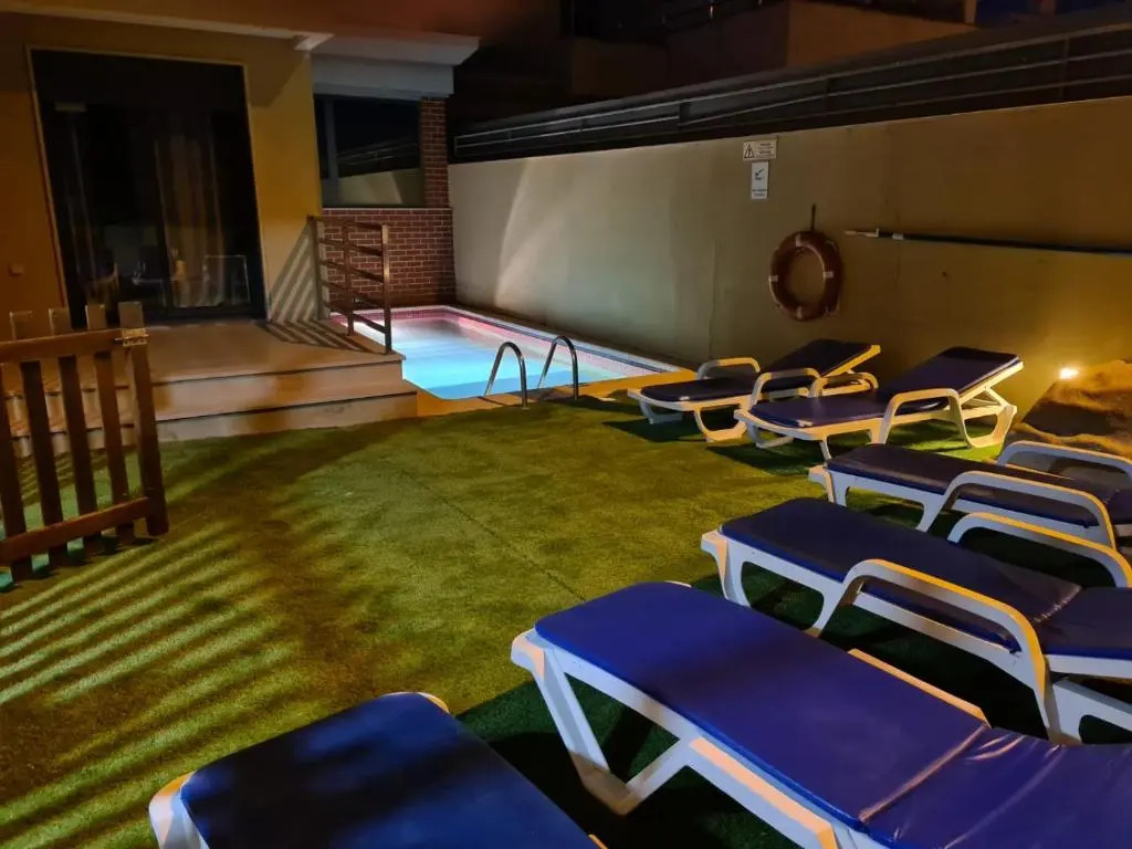 Cozy villa with pool and Barbecue