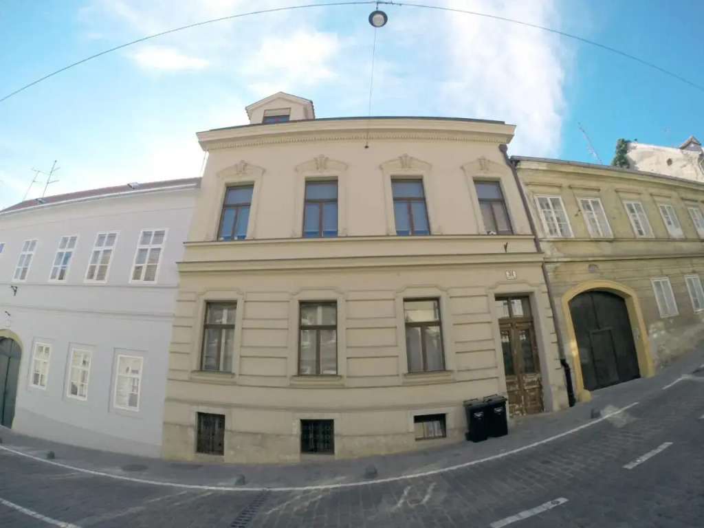Upper Town Apartment