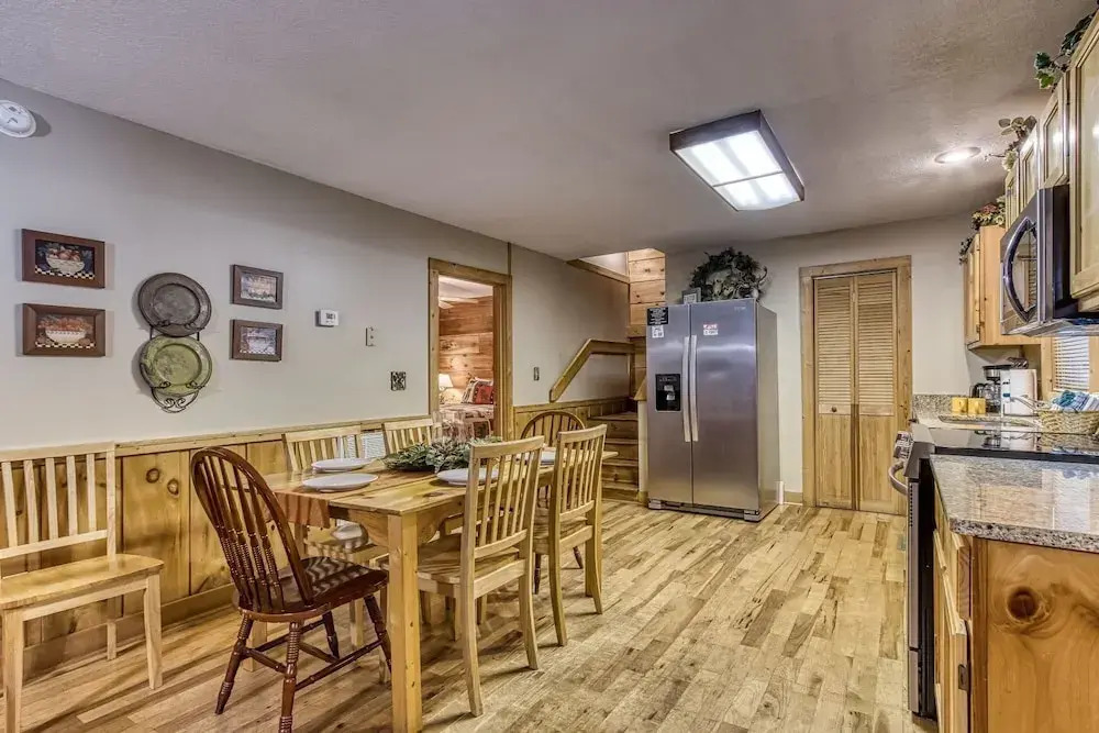 Er203 Living the Dream 4 Bedroom Cabin Close to Town by RedAwning