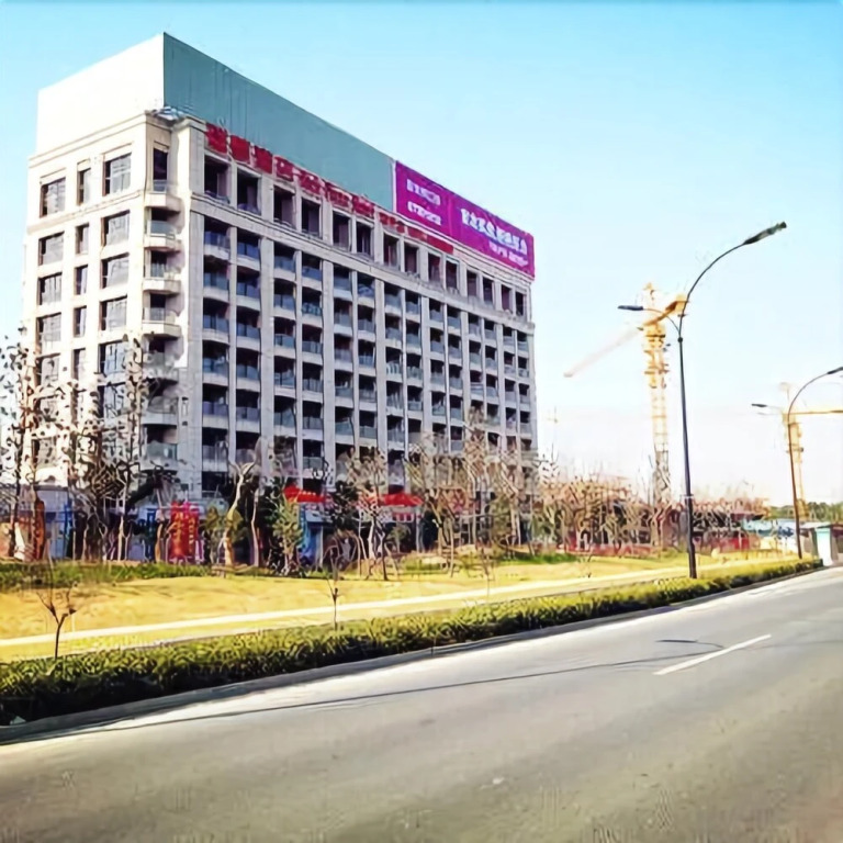 Haining Ruiqi Hotel