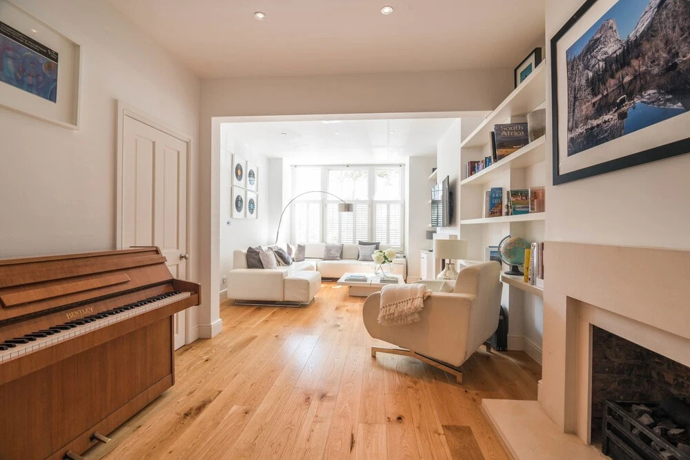 Luxury Barnes Family Home with Garden