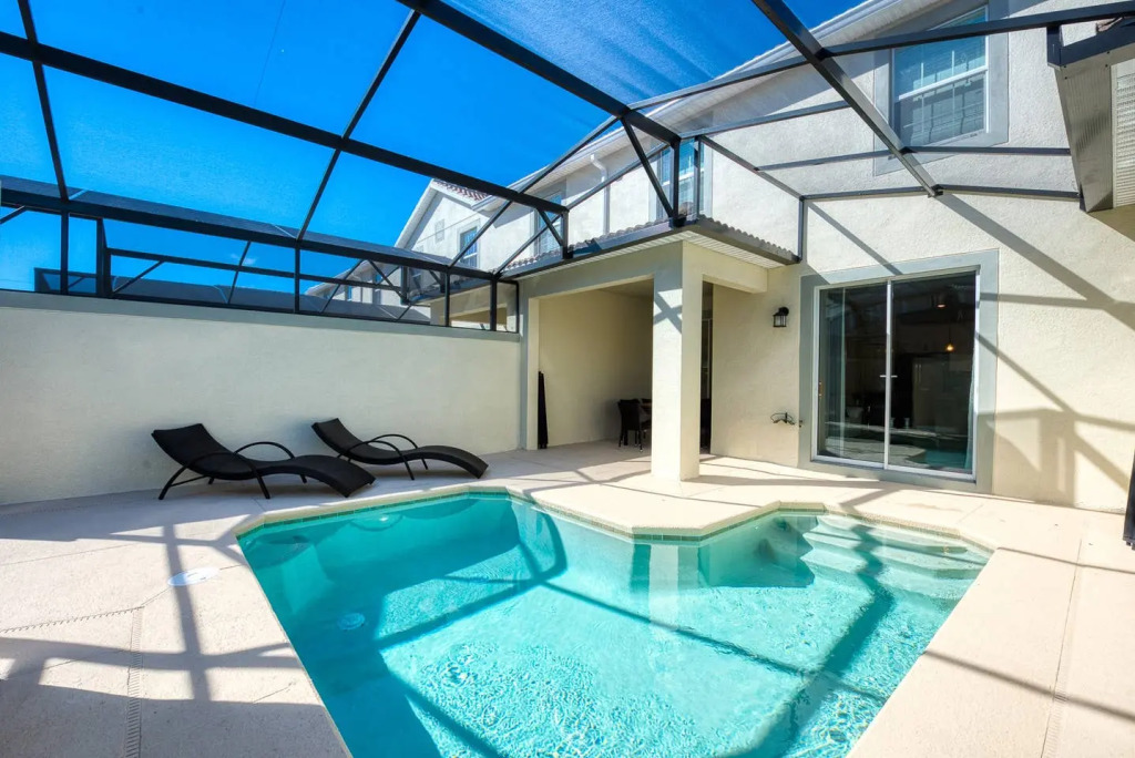 Spacious house near Disney with private pool