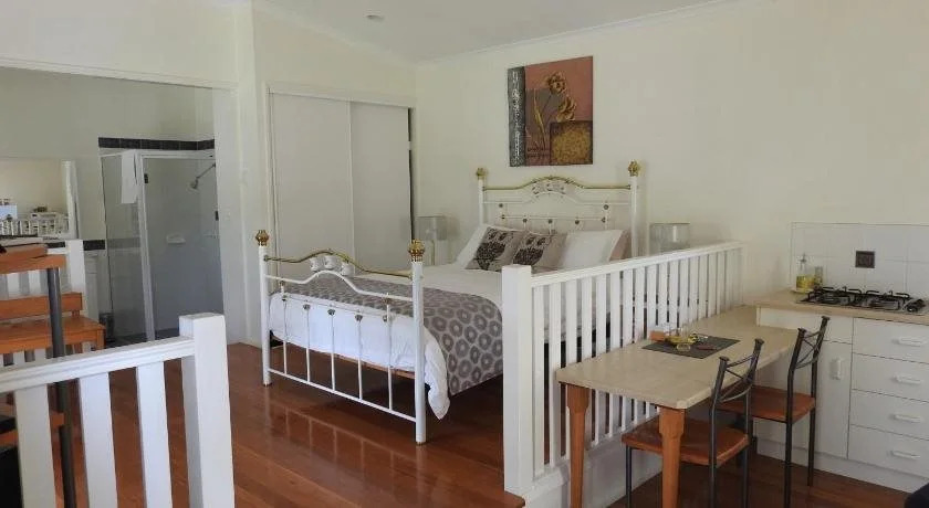 Granite Gardens Cottages & Lake Retreat
