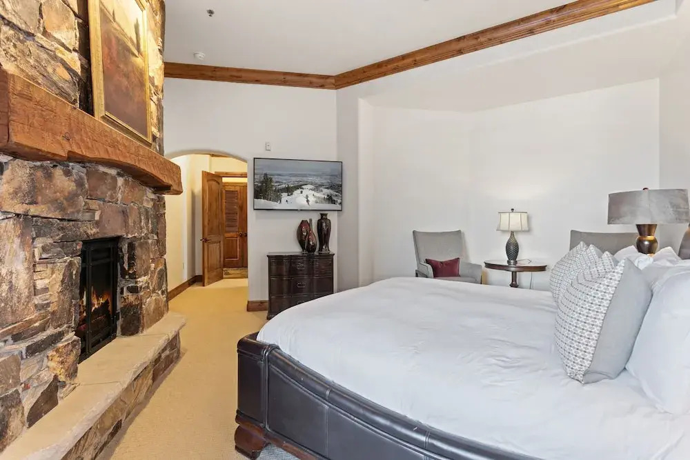 Grand Lodge - Three Bedroom #201 - Ski-in/ski-out 3 Condo