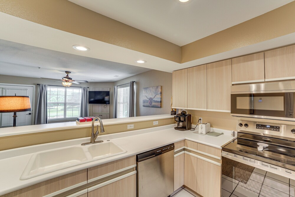 On Thousand Hills Golf Course: Condo w/ Sunroom
