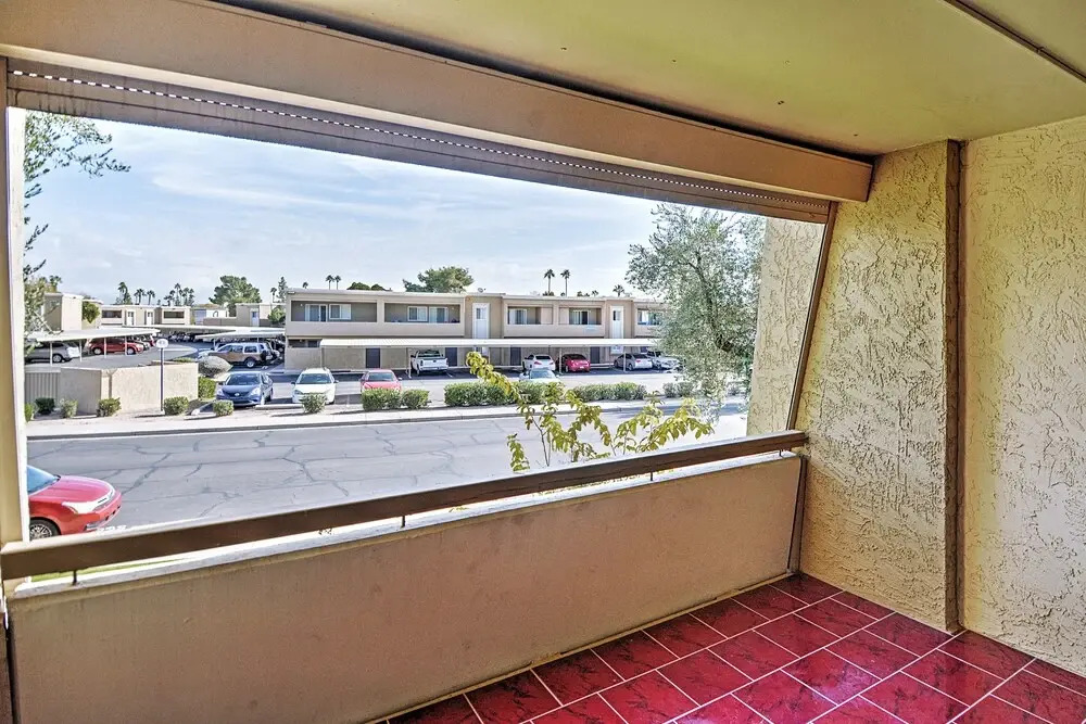 < 1 Mi to Old Town! Couples Haven w/ Pool Access